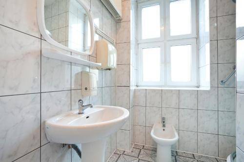 Hotel Mazowiecki, Warsaw